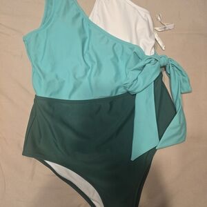 Two-Tone One-Shoulder Swimsuit